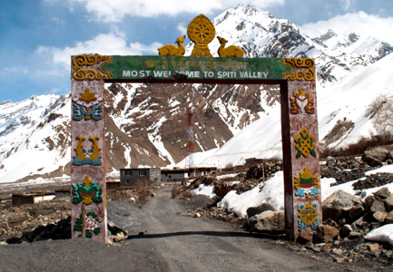 manali to kaza taxi service